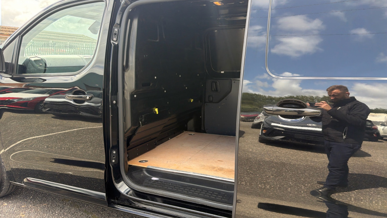 Vauxhall Vivaro L2 Diesel 3100 2.0d 145PS Pro H1 Van